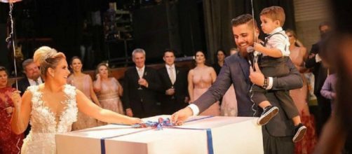 Natália Toscano e Zé Neto fazem chá revelação no meio da festa de casamento. (Reprodução/Instagram/@nataliaftoscano)