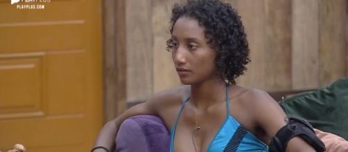 Sabrina foi vítima de racismo no confinamento. (Reprodução/RecordTV)