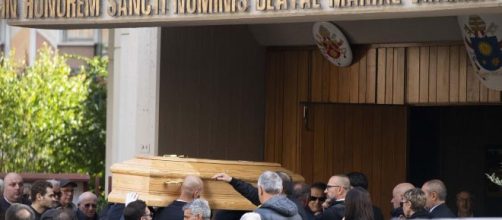 Funerali del 24 enne Luca Sacchi a Roma, assente la fidanzata Anastasia.