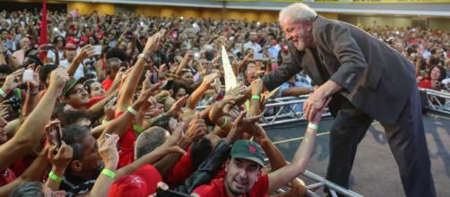 O ex-presidente Lula pretende viajar o país. (Arquivo Blasting News)