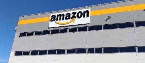Amazon ricerca operatori di magazzino.