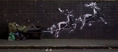 Il senzatetto diventa Babbo Natale: la performance di Banksy a Birmingham