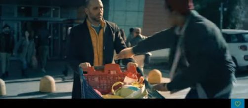 Un'immagine del videoclip Immigrato, di Checco Zalone