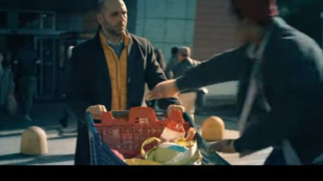Un'immagine del videoclip Immigrato, di Checco Zalone