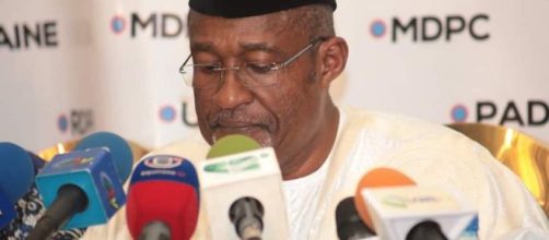 Le président du Conseil Electoral Enow Abrams Egbe lors de la cérémonie de lecture des listes de partis et de candidats. Credit:Twitter/elecam237