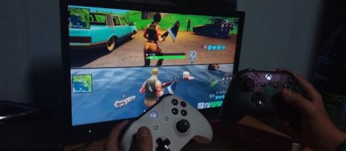 "Fortnite" players can now use the split-screen feature. [Image Source: caramell o / YouTube]