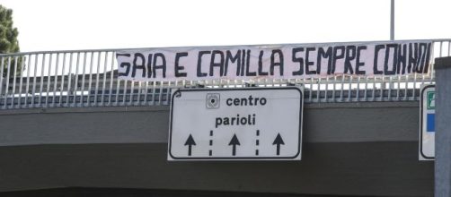 Striscione dedicato a Gaia e Camilla