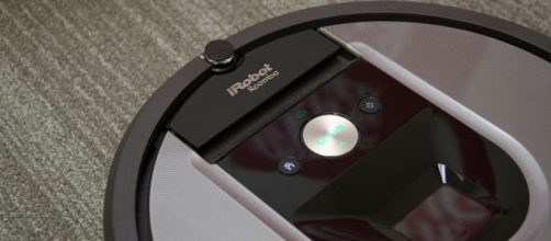 iRobot Roomba 960, l'aspirapolvere robot da regalare a Natale