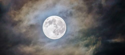 L'oroscopo del 17 dicembre: Luna in Vergine, giornata di riflessione per Cancro e Toro