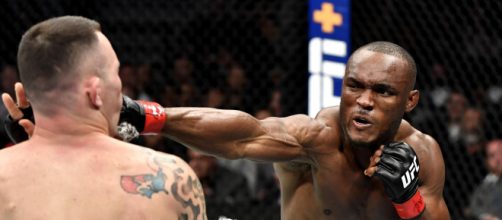 Kamaru Usman nocauteou e quebrou a mandíbula de Colby Covington no UFC 145 .(Arquivo Blasting News)