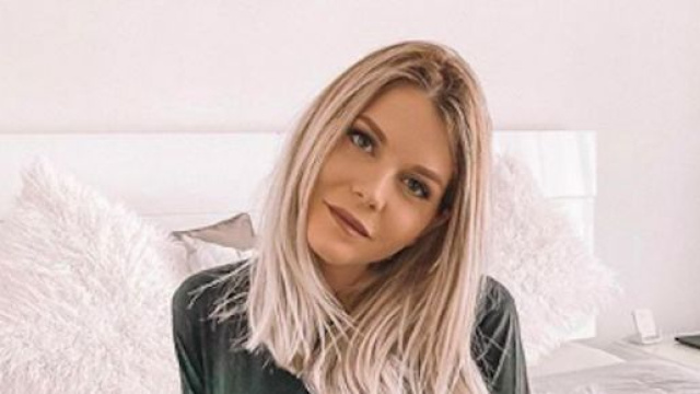 Jessica Thiven est "dégoutée" de son corps après son accouchement. Credit: Instagram/jessicathivenin