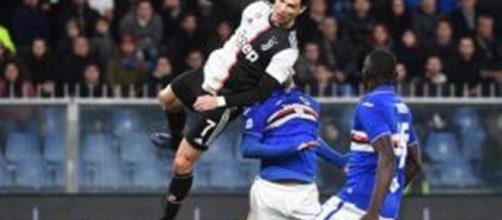 Cristiano Ronaldo segna di testa contro la Sampdoria