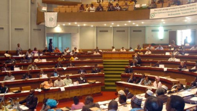 Assemblée nationale : la Commission des lois constitutionnelles ... - actucameroun.com