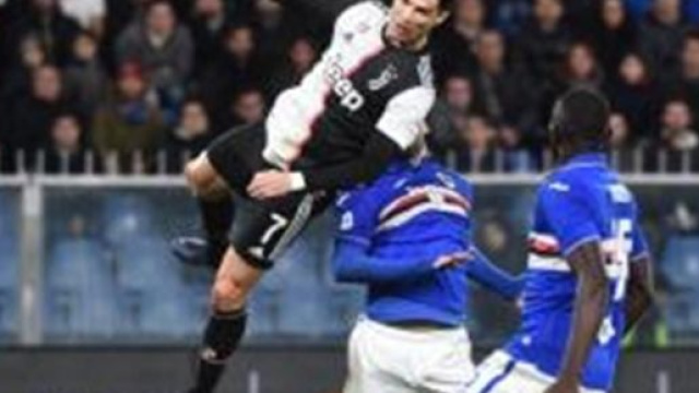 Cristiano Ronaldo segna di testa contro la Sampdoria