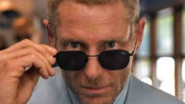 Lapo Elkann &egrave; stato in coma dopo un grave incidente d'auto in Israele: ora sta facendo riabilitazione in Svizzera..