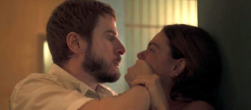 Vicente (Rodrigo Garcia) e Betina (Isis Valverde) protagonizaram cenas polêmicas em 'Amor de Mãe'. (Divulgação/ TV Globo)
