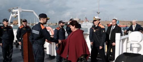 La ministra Teresa Bellanova accolta a Civitavecchia.