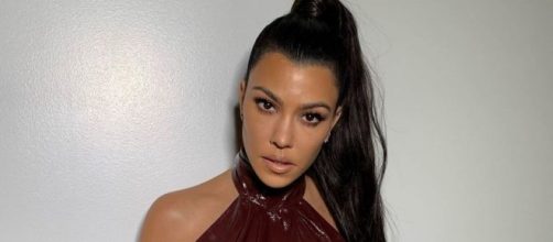 Kleo Kardashian gets a vampire facial. [Image source: Instagram/Kourtneykadash]