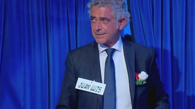 Juan Luis del Trono Over corteggiava la sorella di Armando su Facebook.