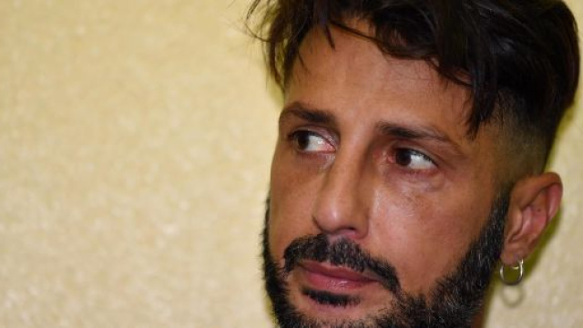 Fabrizio Corona riabbraccia suo figlio Carlos per Natale: 'Regalo mio pi&ugrave; grande'