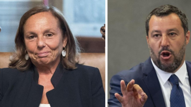 Sbarchi di migranti in calo: scontro a distanza tra Lamorgese e Salvini