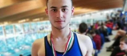 Versilia, funerali 16enne morto in moto: Ciao 'Pringles', campione di nuoto e di altruismo
