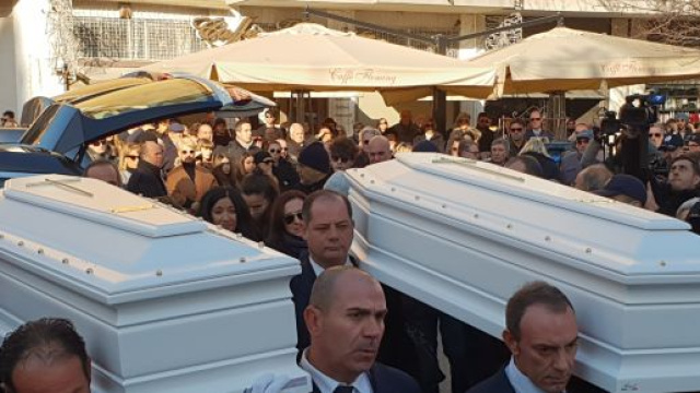 Oggi a Roma i funerali di Gaia e Camilla, travolte dal Suv guidato da Pietro Genovese.