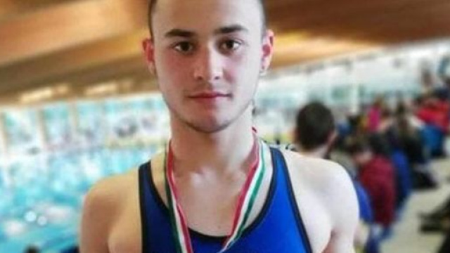 Versilia, funerali 16enne morto in moto: Ciao 'Pringles', campione di nuoto e di altruismo