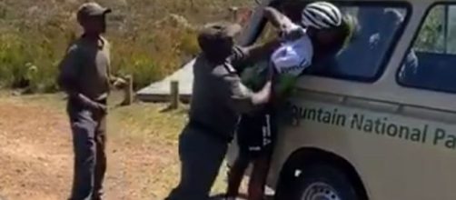 Il video con l'aggressione a Nicholas Dlamini