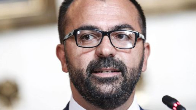 Rinnovo contratto scuola in Manovra: ad oggi aumento stipendi docenti di 80 euro lordi.
