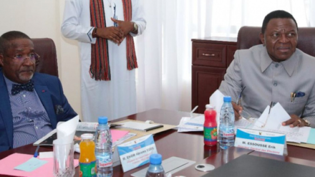 Enow Abrams Egbe, Président d'Elections Cameron et Erik Essousse, directeur général des élections. Credit: Twitter/Elecam237