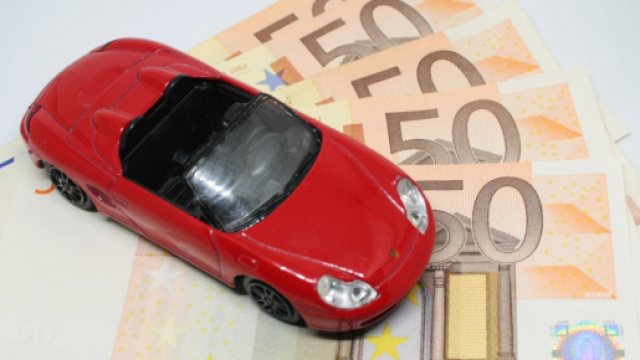 Risparmi Rc auto fino a mille euro a famiglia, la novit&agrave; del Dl fisco