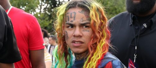 An image of 6ix9ine from his music video "TATI" [image source: Worldstarhiphop- YouTube]