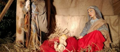 Brescia: ragazzini rubano Gesù Bambino dal presepe e si riprendono mentre lo distruggono