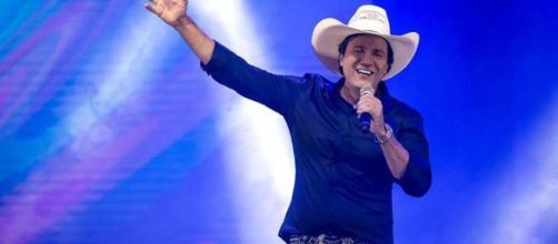 Cantor da música 'Não Aprendi Dizer Adeus' falece no Paraná. (Arquivo Blasting News)