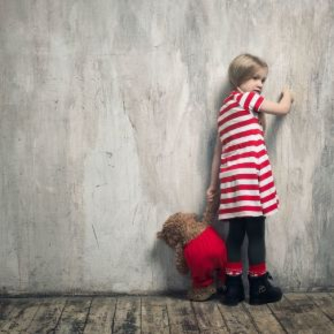 Una madre quema los pies a su hija como "castigo ejemplar".