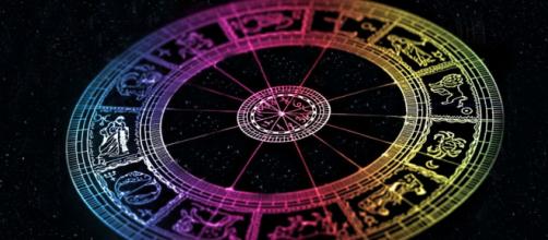 L'oroscopo e le pagelle del 5 dicembre: nuovo flirt per il Sagittario