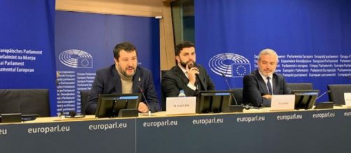 Matteo Salvini in conferenza stampa a Bruxelles