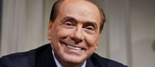 Silvio Berlusconi la vuelve a liar: “Os dejo que me tengo que ir de put..”