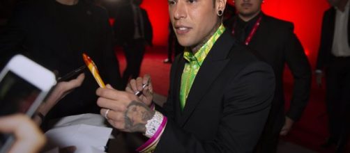 Fedez confessa a Peter Gomez sul canale Nove: 'Rischio la sclerosi multipla'