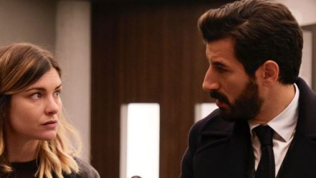 Vittoria Puccini e Francesco Scianna ne 'Il Processo': la seconda puntata è disponibile in streaming su Mediaset Play