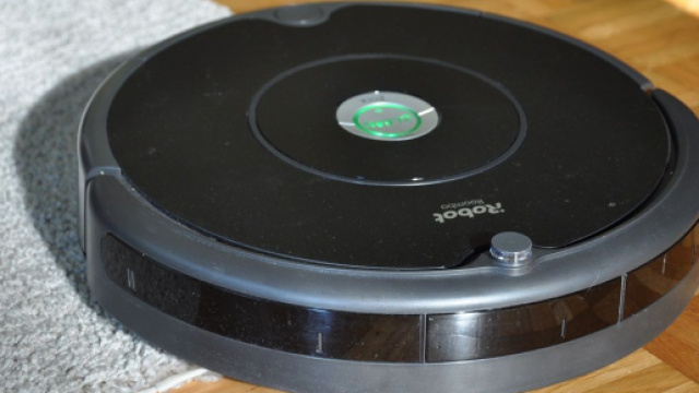 Roomba 606: la combo con Braava 390T può essere il regalo di Natale perfetto.