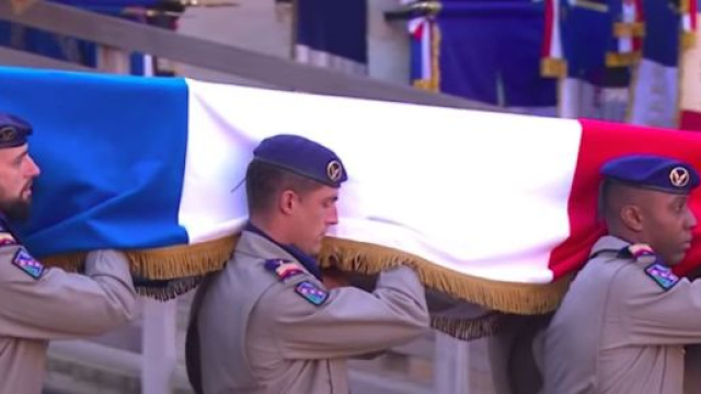 La France a rendu hommage aux 13 soldats morts au Mali. Credit: Capture d'écran/ France 24
