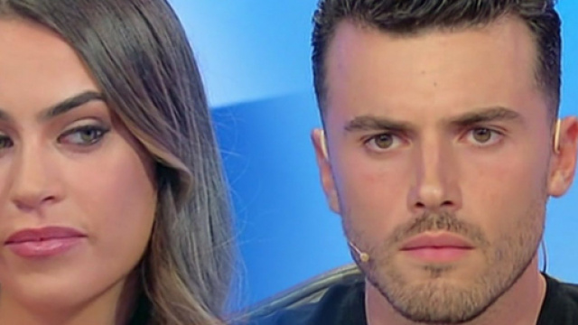 Uomini e donne, segnalazione su Veronica e Alessandro: 'In esterna, lui si sarebbe pulito dopo un bacio'