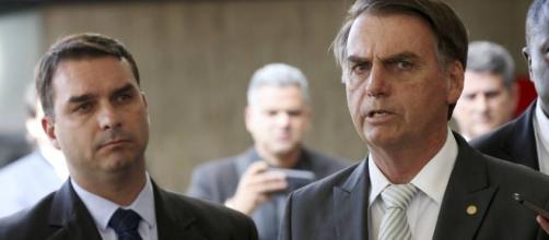 Segundo colunista, Bolsonaro estaria desconfiado. (Arquivo Blasting News)