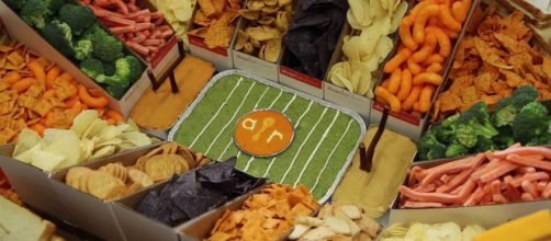 Food sales jump tremendously on Super Bowl Sunday. [Image via b/60/YouTube]