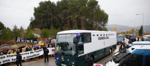 Una enorme furgoneta de la Guardia Civil que llevó a los presos políticos desde Catalunya a Madrid.