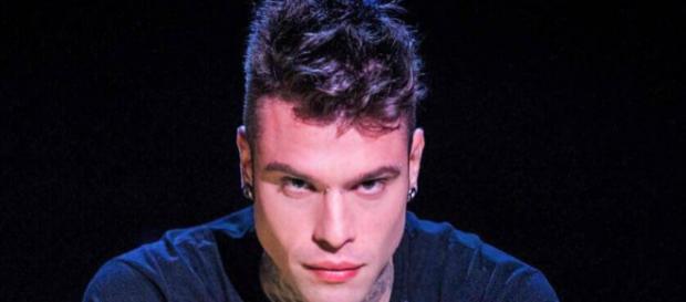 Fedez replica alle accuse sugli streaming comprati. Fedez replica alle accuse sugli streaming comprati.