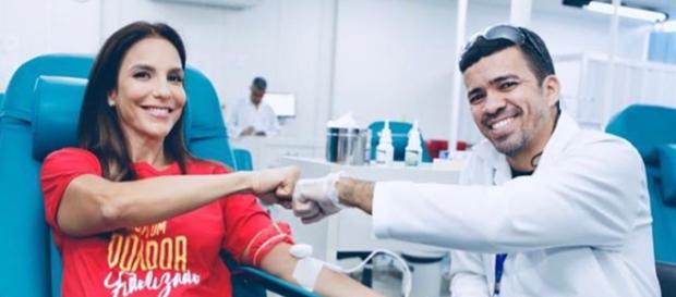 Ivete Sangalo doa sangue no Hemoba (Reprodução: Instagram) Ivete Sangalo doa sangue no Hemoba (Reprodução: Instagram)