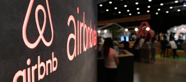 La mairie de Paris attaque Airbnb en justice et réclame une amende record. La mairie de Paris attaque Airbnb en justice et réclame une amende record.